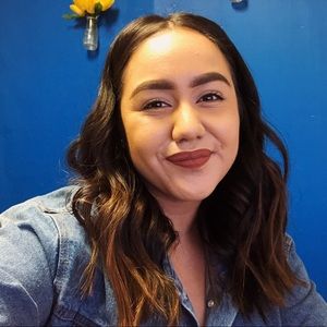 Meet your Posher, Alma